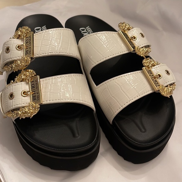 ‼️‼️‼️SOLD‼️‼️‼️Versace Jeans Couture white Baroque Buckle Beach Sandal EUR 37 U - Picture 2 of 8